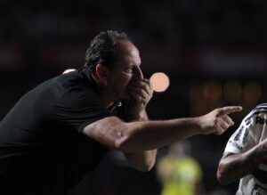 Foto: Rubens Chiri/São Paulo - Torcida pressiona pela saída de Ceni.