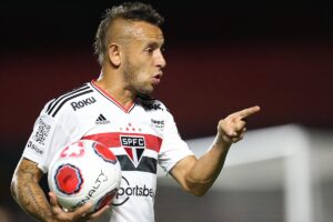 Foto: Paulo Pinto/São Paulo - Rafinha é um dos laterais lesionados do Tricolor.
