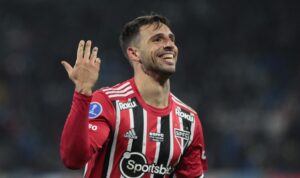 Foto: Rubens Chiri/São Paulo - Centroavante pode ver mais uma opção disputando vaga no setor.