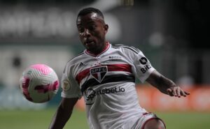 Foto: Rubens Chiri/São Paulo - Welington pode ser vendido caso a nova proposta seja mais vantajosa.