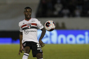 Méndez perdeu espaço com Dorival no São Paulo, mas deve voltar de empréstimo. (Foto: Rubens Chiri/São Paulo)