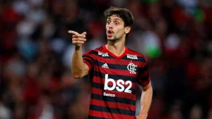 Rodrigo Caio quando defendia as cores do Flamengo. (Foto: Twitter do Flamengo)