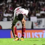 Calleri ficou fora de combate por um mês no São Paulo. (Foto: Marcos Ribolli/ge)