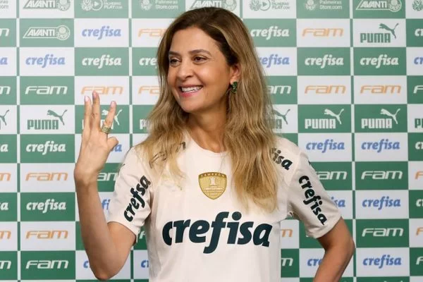 Leila Pereira é alvo de comparação de Rogério Ceni no São Paulo. (Foto: Twitter do Palmeiras)