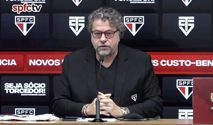 Julio Casares lavou as mãos e Rogério Ceni terá que tomar decisão no São Paulo. (Foto: Twitter do São Paulo)