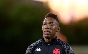 Léo vira tema na torcida do São Paulo. (Foto: Twitter do Vasco)