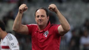 Foto: Rubens Chiri/São Paulo - Ceni brincou com o jornalista após vitória do Tricolor.