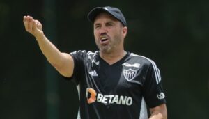 Foto: Pedro Souza/ Atlético - Coudet tomou a decisão após contato de São Paulo e outros interessados.