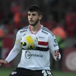 Foto: Rubens Chiri/São Paulo - Beraldo dividiu a opinião dos torcedores.