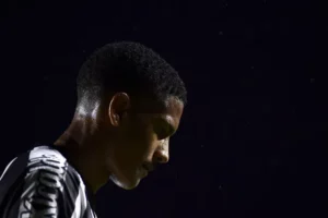 Ângelo revela que derrota para São Paulo deixou clima horrível no Peixe.(Foto: Marcos Ribolli/ge)