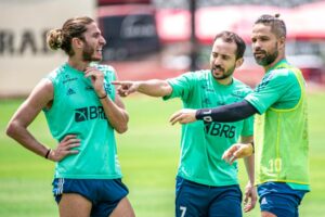 Foto: Marcelo Cortes/Flamengo - Veterano vem sendo falado pela torcida do São Paulo.