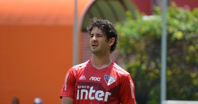 Fotos: Érico Leonan/São Paulo - Pato vai se recuperando de cirurgia e vem sendo pedido pelos torcedores.
