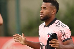 Fotos: Rubens Chiri/São Paulo - Luan vive uma indecisão sem fim do Morumbi.
