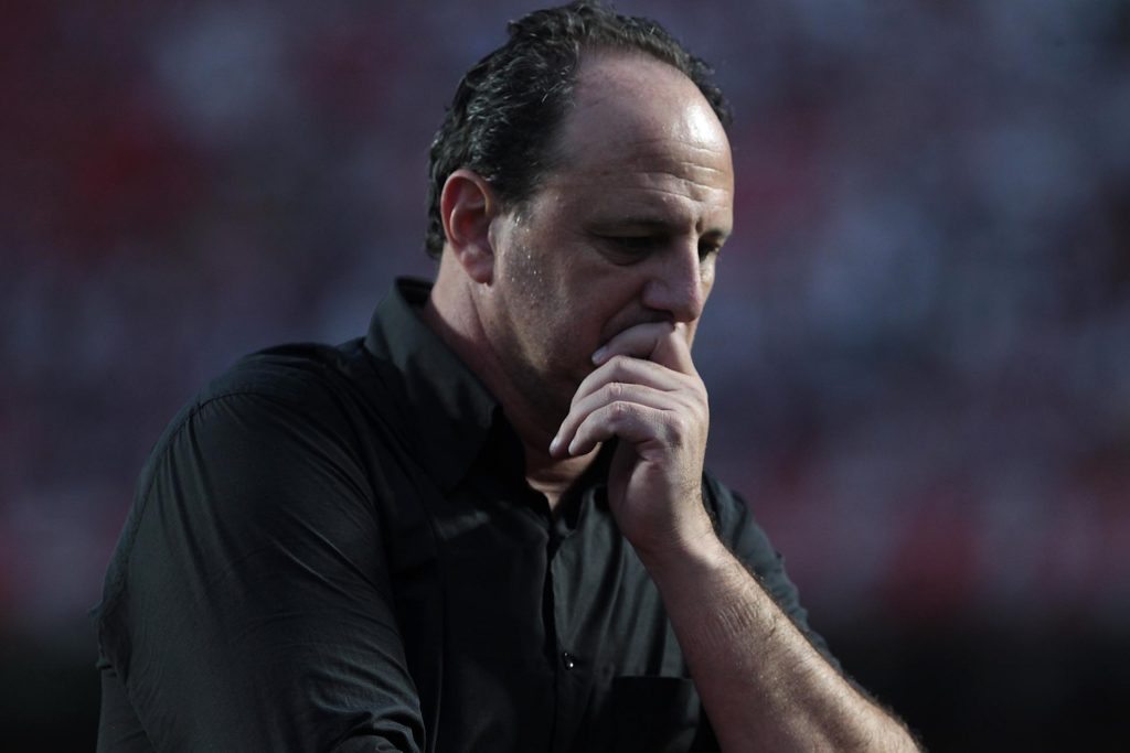 Fotos: Rubens Chiri/São Paulo - Treinador já sabe que terá uma opção a menos para escalar.
