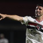 Fotos: Rubens Chiri/São Paulo - Atacante segue tentando outros meios para não necessitar passar por cirurgia.