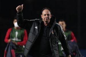 Fotos: Rubens Chiri/São Paulo - Treinador estava por um fio, mas parece ter sido garantido pela diretoria.