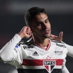 Fotos: Rubens Chiri/São Paulo - Torcedores cobram a chegada de um novo meio-campista, já que Nestor vem sendo muito criticado no São Paulo.