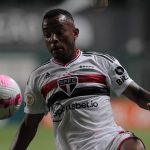 Crédito: Rubens Chiri/São Paulo - Lateral voltou de lesão de pode ser titular diante do Água Santa.