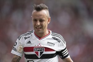 Foto: Jorge Rodrigues/AGIF - Futuro do veterano parece ter sido definido pelo São Paulo após interesse do Coritiba.