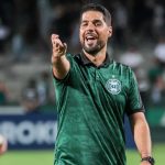 Foto: Robson Mafra/AGIF - Técnico dos paranaenses teria aprovado essa investida de mercado junto ao São Paulo.