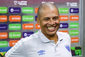 Foto: Rafael Vieira/AGIF - Técnico do Avaí teve passagem recente pela base do São Paulo.