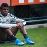 Arboleda quase foi mandado embora do Sâo Paulo por vestir camisa do Palmeiras durante as férias. (Foto: Twitter do São Paulo)