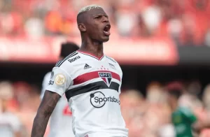 Arboleda deverá ser reforço do São Paulo nas quartas de final do Paulistão. (Foto: Twitter do São Paulo)