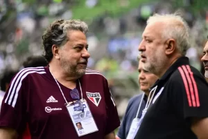 Presidente Julio Casares ao lado de direto de futebol do São Paulo, Carlos Belmonte. (Foto: Marcos Ribolli/ge) - Anulação de Fluminense x São Paulo