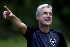 Luís Castro dispensou Erison, que deve voltar em breve no São Paulo. (Foto: Twitter do Botafogo)