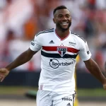 Luan ainda não renovou contrato com São Paulo. (Foto: Twitter do São Paulo)
