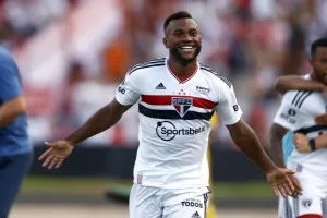 Luan ainda não renovou contrato com São Paulo. (Foto: Twitter do São Paulo)