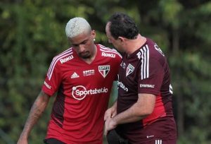 São Paulo tem reunião agitada depois de bate-boca entre Rogério Ceni e Marcos Paulo. (Foto: Twitter do São Paulo)