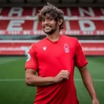 Gustavo Scarpa caberia fácil no São Paulo. (Foto: Twitter do Nottingham Forest)