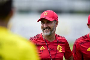 Foto: Marcelo Cortes/Flamengo - Português pode receber um reforço vindo do São Paulo.