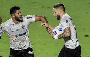 Foto: Thiago Ribeiro/AGIF - Interesse do São Paulo pelo jogador foi confirmado, disputando com Vasco e RBB.