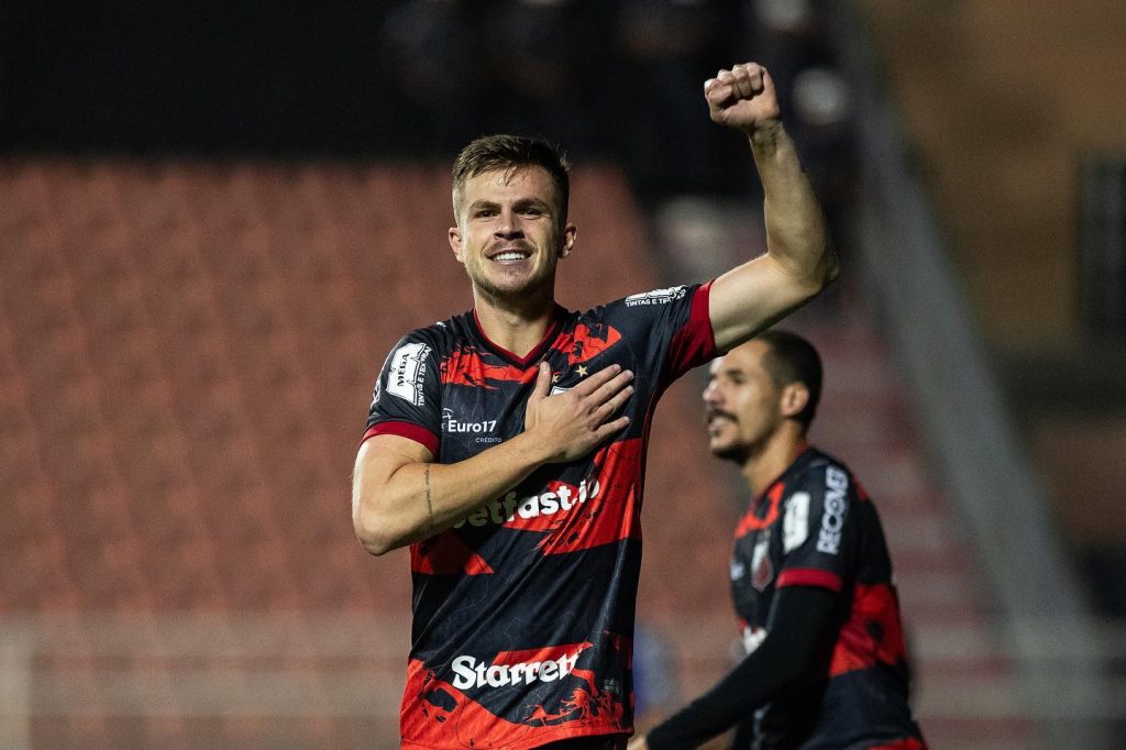 Foto: Reprodução/Facebook - Zagueiro vinha negociando com o São Paulo, mas acabou acertando no Fortaleza.