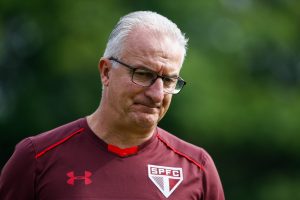 Foto: Marcello Zambrana/AGIF - Dorival vai tentando resolver os problemas do São Paulo.