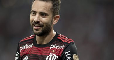 Foto: Jorge Rodrigues/AGIF - Craque interessa ao São Paulo e não recebeu nenhuma proposta de renovação no Flamengo até o momento.