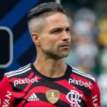 Foto: Robson Mafra/AGIF - Meio-campista fez revelações do passado e citou o São Paulo.