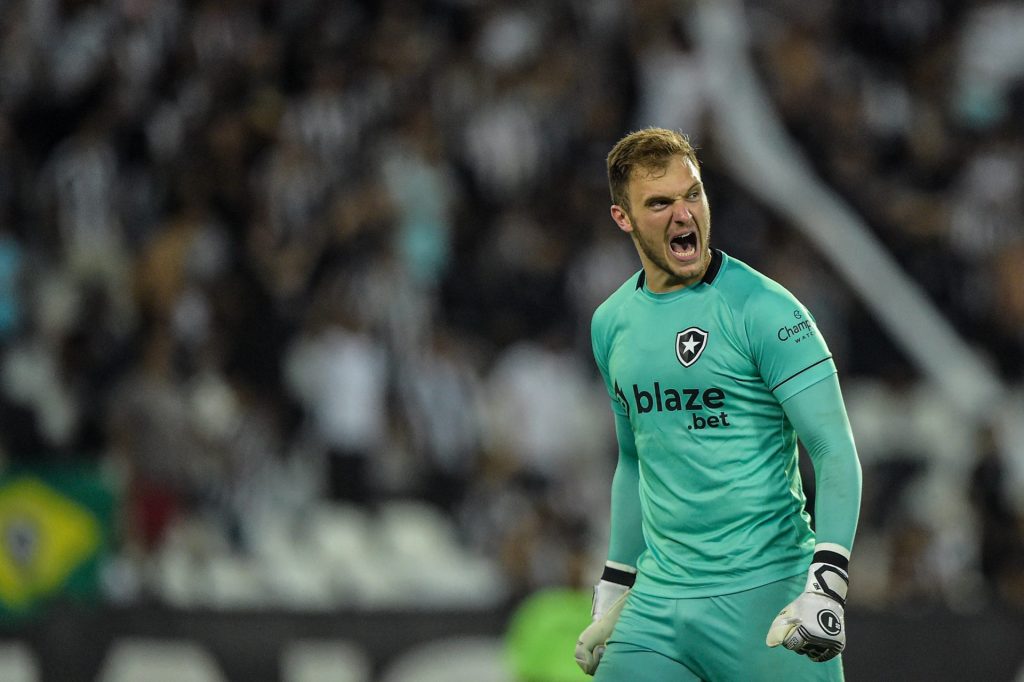 Foto: Thiago Ribeiro/AGIF - Goleiro ex-São Paulo é um dos melhores do Botafogo em 2023.