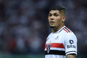 Foto: Marcello Zambrana/AGIF - Centroavante do São Paulo deve começar no banco contra o Tigre.