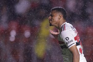 Foto: Ettore Chiereguini/AGIF - Meia-atacante entrou e logo marcou o gol que iniciou a vitória do São Paulo.