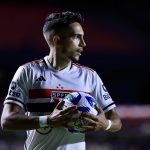 Foto: Marcello Zambrana/AGIF - Lateral assumiu a titularidade no São Paulo mesmo com a mudança no comando.