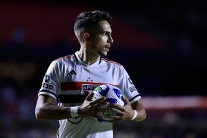 Foto: Marcello Zambrana/AGIF - Lateral assumiu a titularidade no São Paulo mesmo com a mudança no comando.