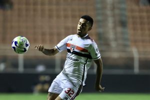 Foto: Marcello Zambrana/AGIF - Marcos Paulo deve ganhar vaga entre os titulares do São Paulo.