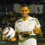Fabinho foi formado pelo São Paulo e foi artilheiro do Campeonato Catarinense. (Foto: Twitter do Criciuma)