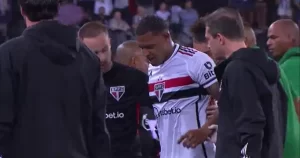 David está lesionado no São Paulo. (Foto: Reprodução/Premiere)