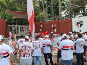 Independente esteve presente no CT da Barra Funda para conversa com jogadores do São Paulo. (Foto: Reprodução/Twitter)