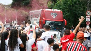 Independente comparece ao CT para entender futuro do São Paulo. (Foto: Twitter do São Paulo)