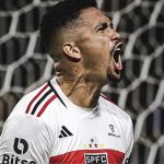 Luciano ficou no banco de reservas na estreia do São Paulo pela Copa Sul-Americana. (Foto: Twitter do São Paulo)